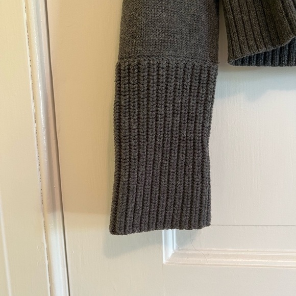 Athleta Women’s Cropped Dark Gray Sweater Ribbed Design With Exposed Seams XXS - Picture 3 of 7